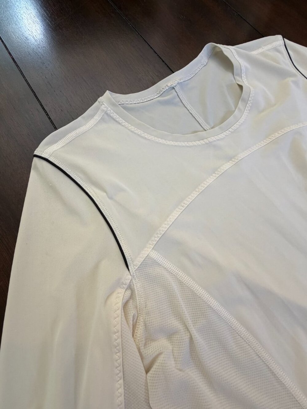 Lululemon White Contrast Stitch Long Sleeve Athletic Top Fits Sz 6 - Picture 3 of 6
